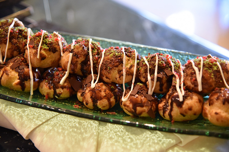 見た目はたこ焼き!?　なスイーツ 「クリームパフ」