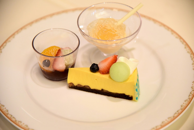 デザートは皆が知っている日本のデザートと縁日スイーツ をアレンジしている