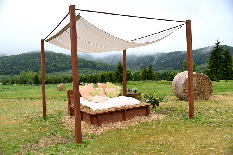 天幕が付いているので夏の日差しの下でも快適に過ごせる