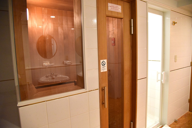 サウナも全室に完備。隣のシャワールームと交互に使い整うまで思う存分楽しめる