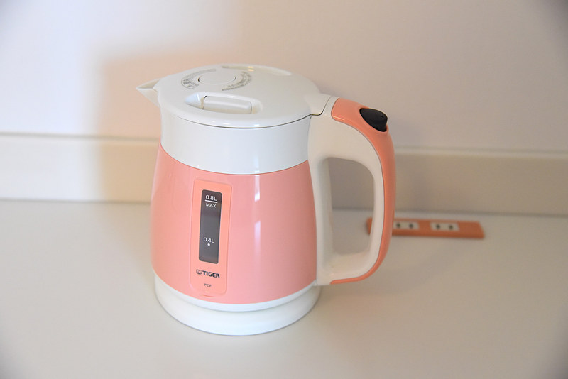 電気ケトルもサーモンピンク！