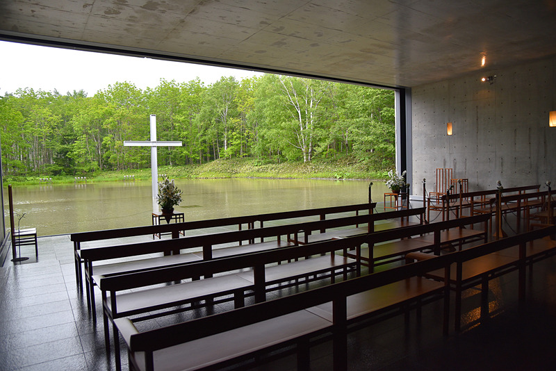 扉が開き自然と一体化すると優しく包み込んでくれるような空間に