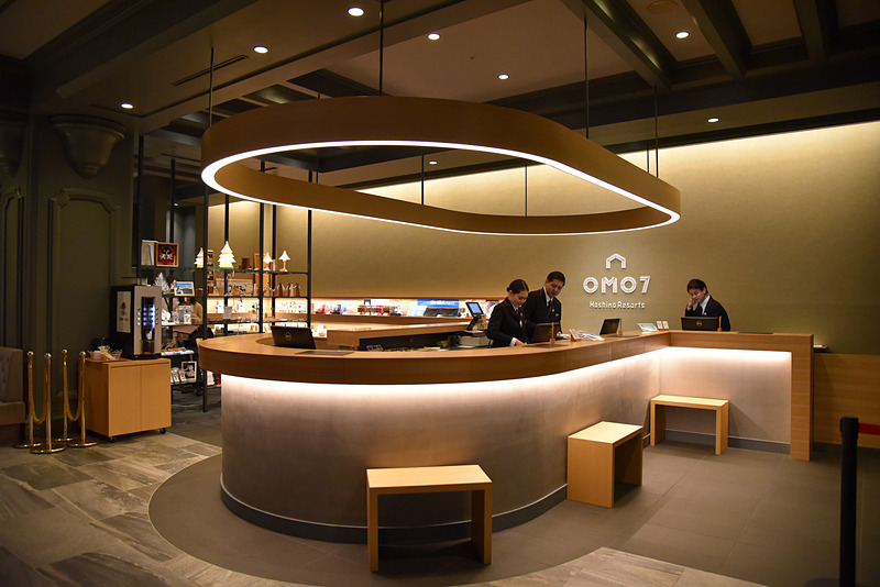 「ご近所マップ」の正面にはフロントもあるので質問もできる