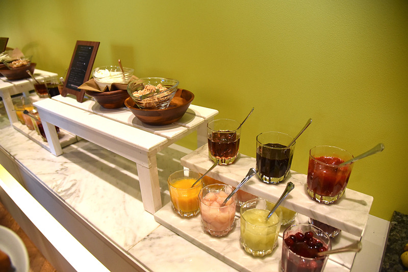 クリームやソースなどトッピングも豊富