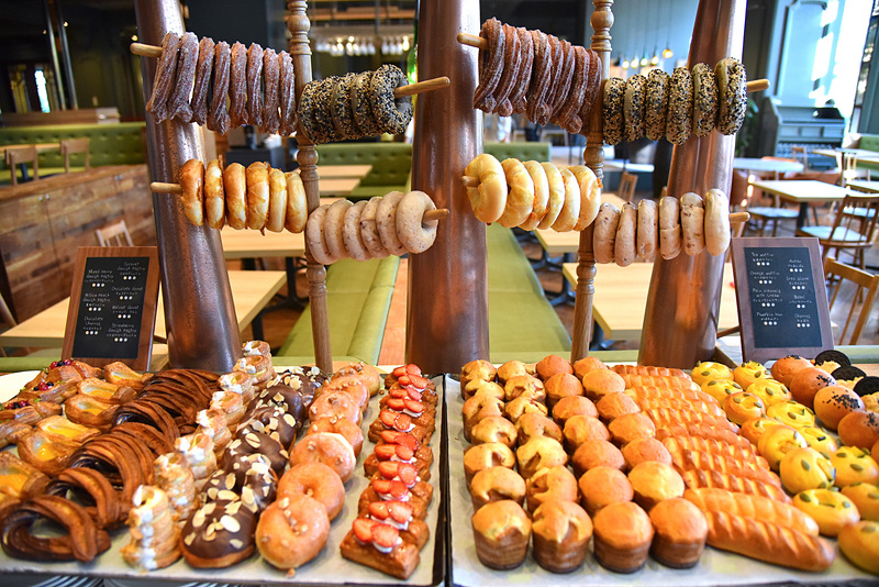 ホテルメイドの種類豊富なブレッドも同ホテルの自慢の1品