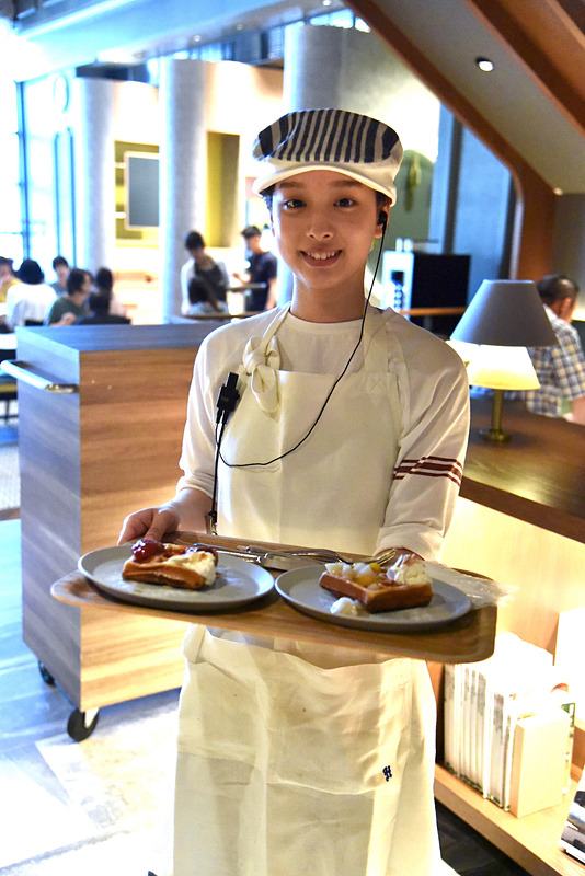 スタッフお勧めのトッピングでデザートタイミングにワッフルをお勧めしてくれるときもある