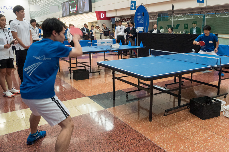 コーチを務めた法政大学卓球部によるデモンストレーション