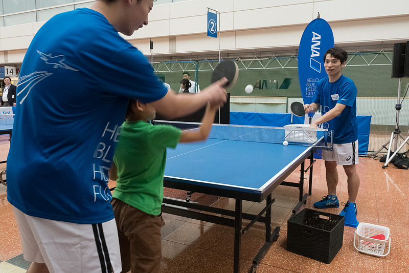 「初めての人でも大人の人でも誰でもどうぞ」と呼びかけ、実際にシニアから子供まで幅広い層が参加していた