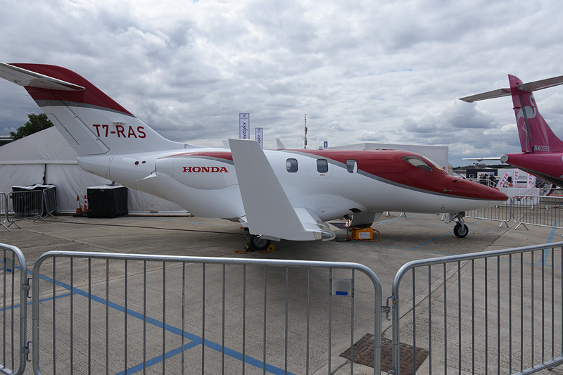 特徴的なノーズとエンジン配置のHondaJet