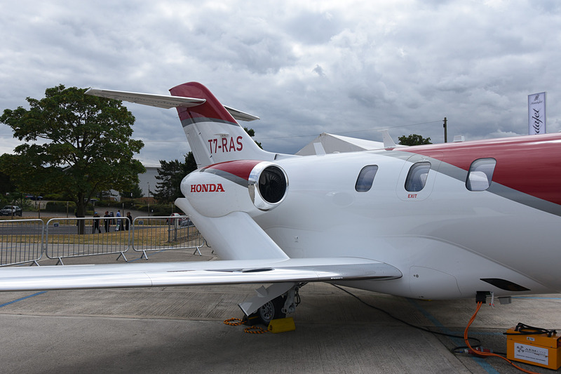 特徴的なノーズとエンジン配置のHondaJet