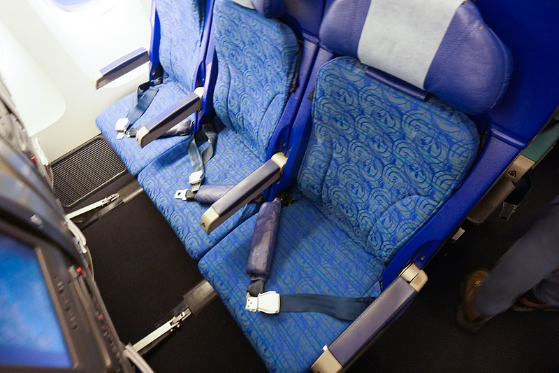ボーイング 777-300型機のエコノミークラスシート