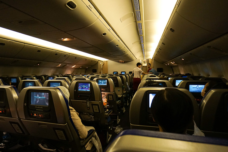 シートは、3-3-3の9アブレスト