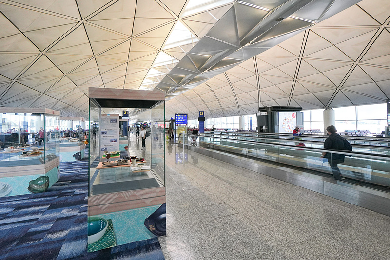 こちらは、復路で撮影した日中の香港国際空港