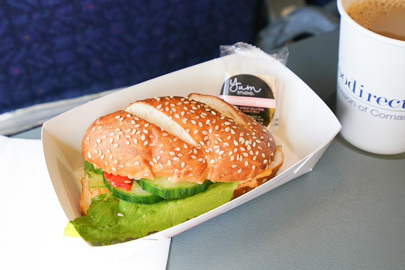 生野菜とチーズのサンドイッチ。かなり美味しい