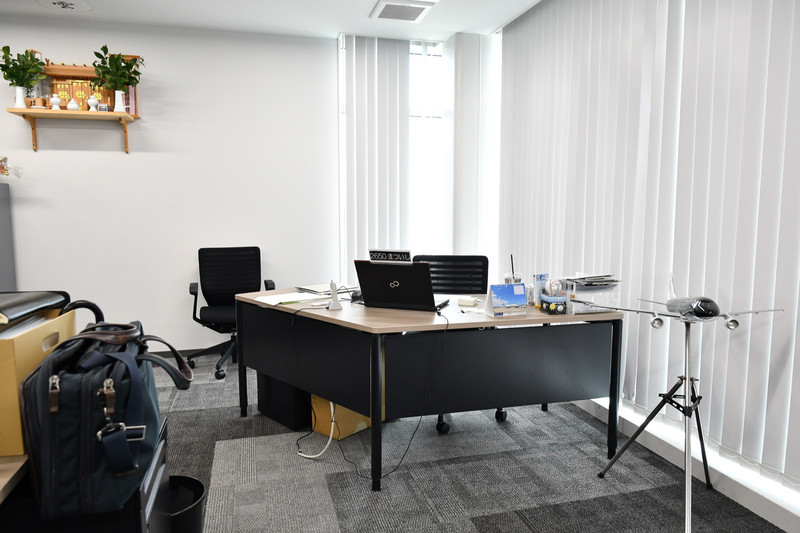 代表取締役 社長執行役員 松石禎己氏のデスク。平仮名で「まついし」と書かれている