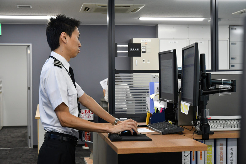 フライト前のパイロットもこちらでブリーフィングを行なう