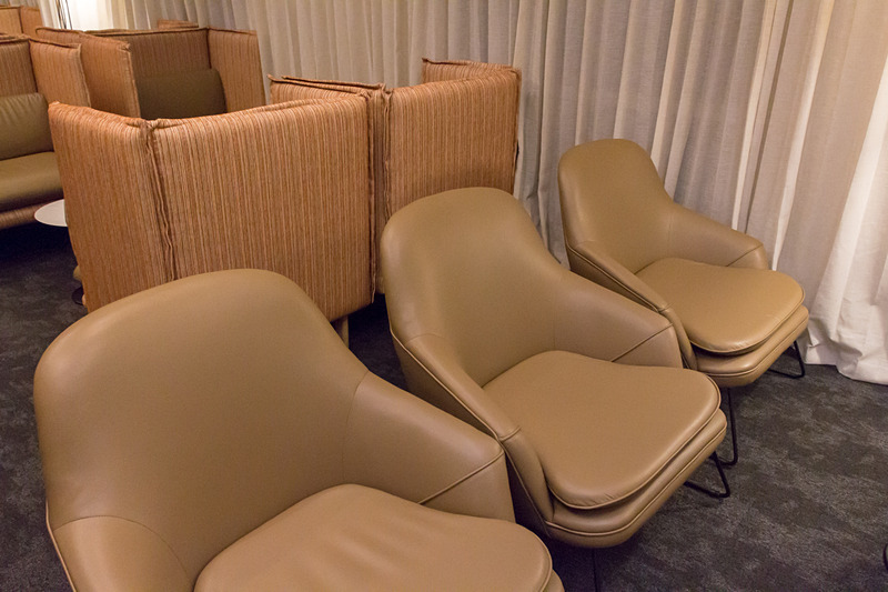 ラウンジ内にはいろいろなタイプのシートが用意されている