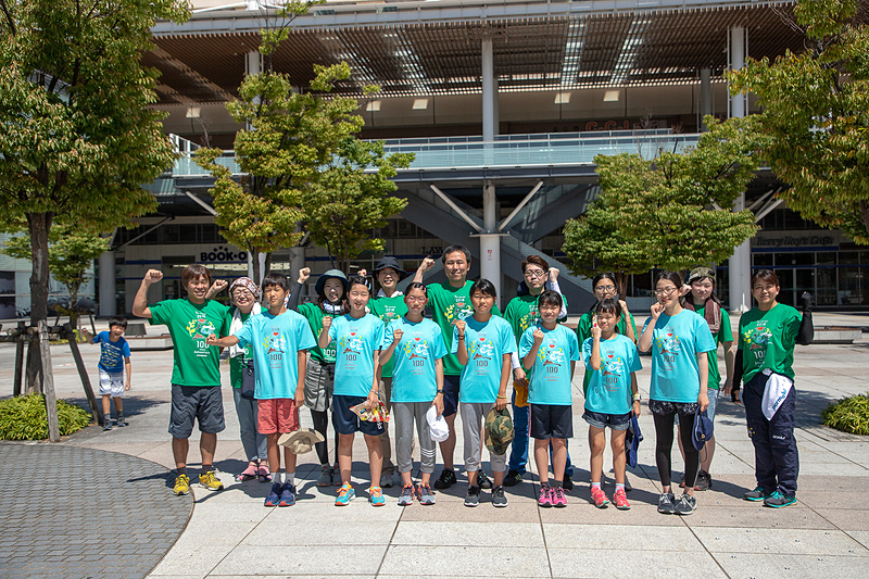 北極冒険家の荻田泰永氏と小学6年生の子供たちが新潟から猪苗代湖を目指して100マイルを歩く「100milesAdventure」がスタート