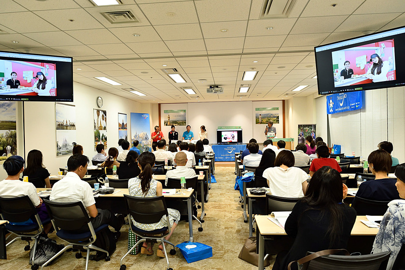 エイビスレンタカーでクルマを借りるFukiさん