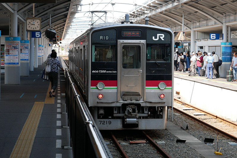 まず、午前9時4分発のサンポート南風リレー号に乗り丸亀駅へ