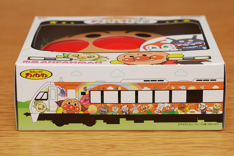 側面には、アンパンマン列車のイラストも