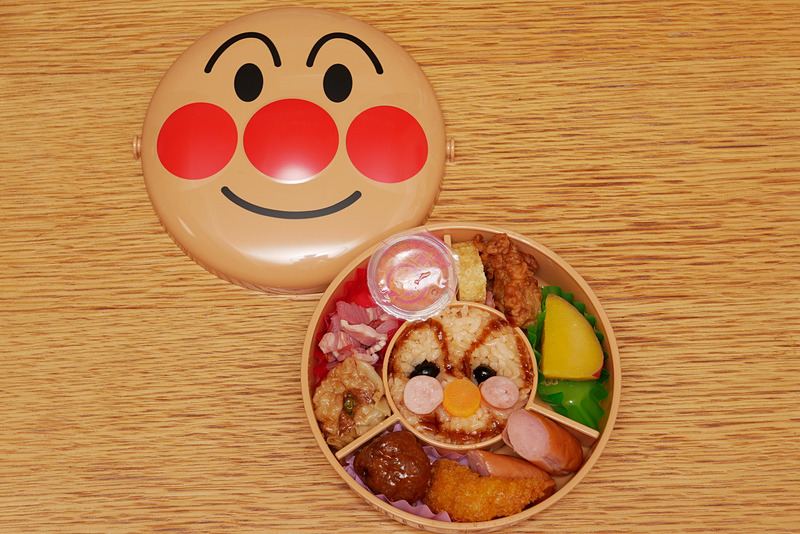 子供の好きな料理がたくさん盛り付けられている。量は少なめなので、幼児でも残さず食べられそうだ