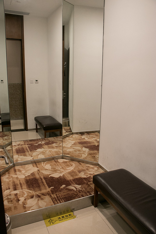 シャワールームや着替えスペースなど