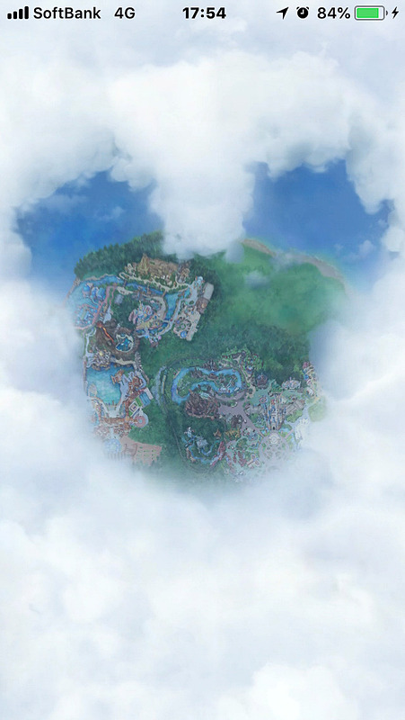 雲のミッキーシェイプの間を進むと……!?