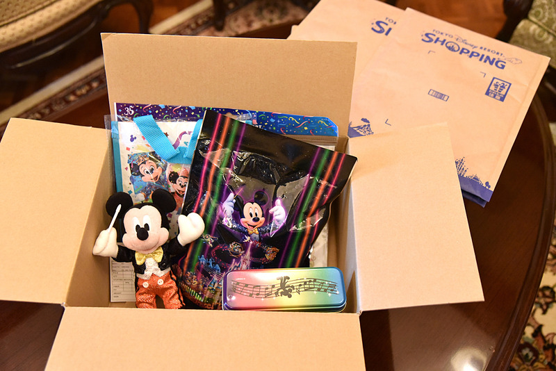 配送時にはオリジナルボックスやパッケージでグッズが届く