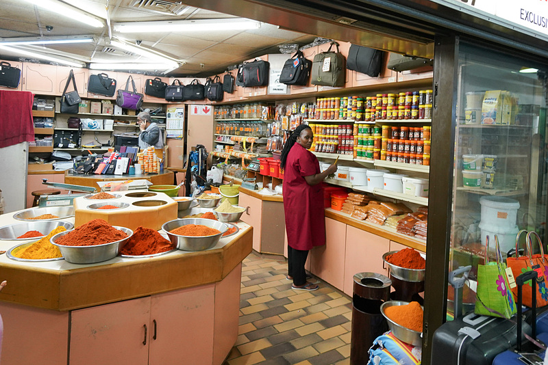 スパイスを扱っているショップも多い。「MADARI＆SONS」という店