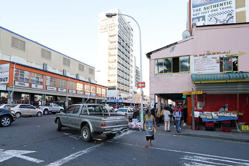 ヴィクトリア・ストリート・マーケットの周辺に広がるショッピング街