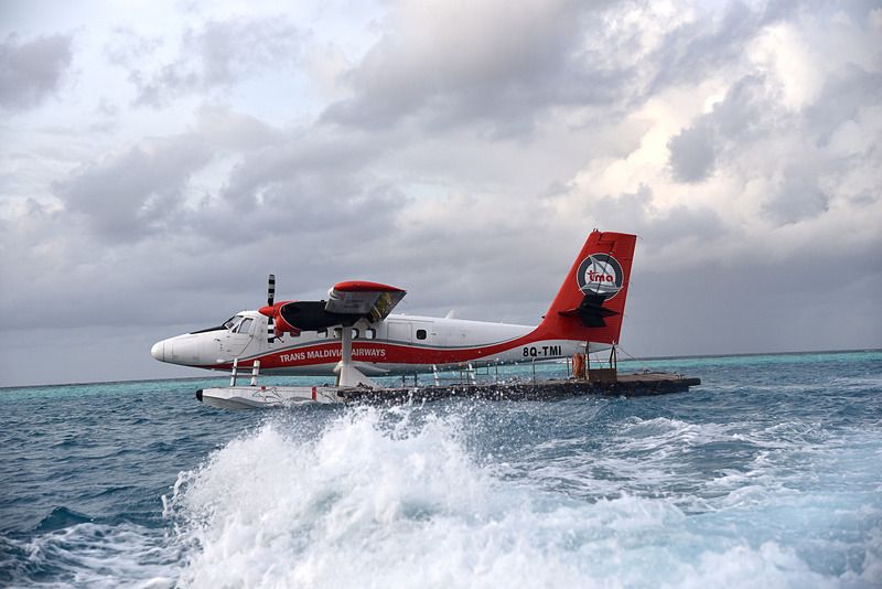 最終便のため水上機はこのまま明日の便まで待機となる