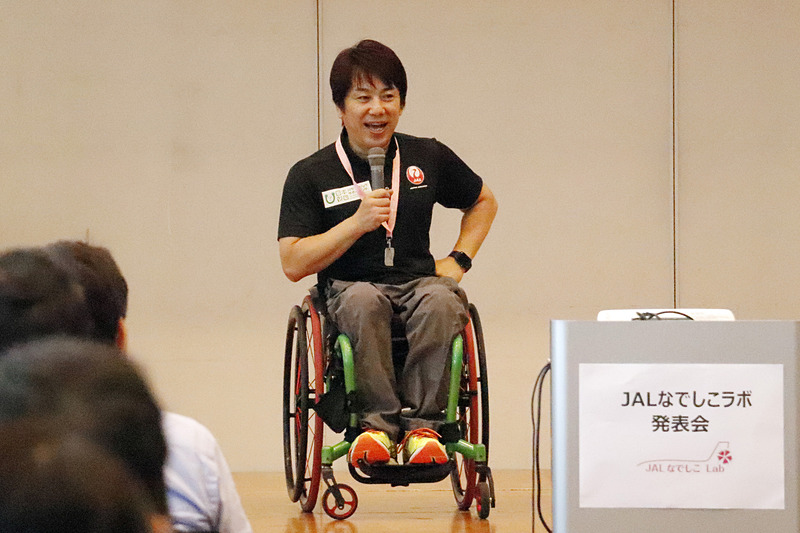 パラアスリート 根木慎志氏。会場全体を巻き込む講演の上手さに、発表時はなかった会場の一体感も生まれていった