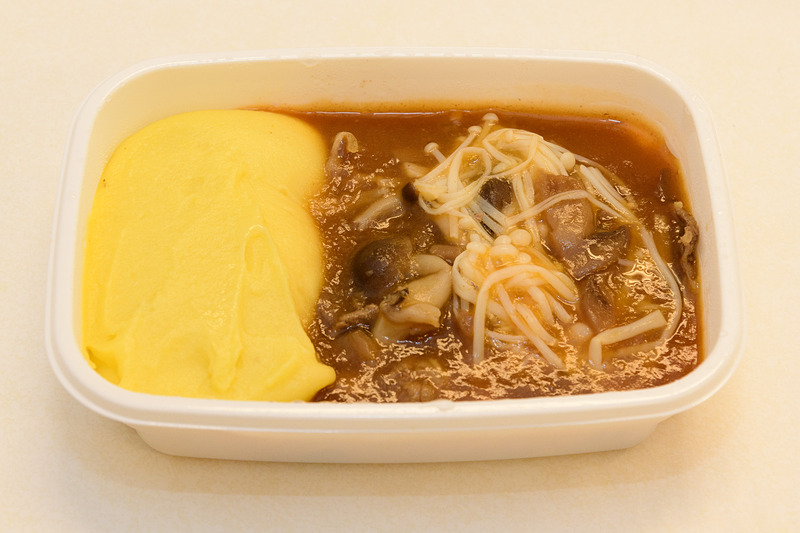 3種のきのこのビーフストロガノフ ～「インカのめざめ」のマッシュポテト～