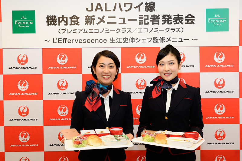 9月1日からJALの成田～ハワイ線に登場する新機内食。監修はレストラン「L'Effervescence（レフェルヴェソンス）」のグランシェフ 生江史伸氏