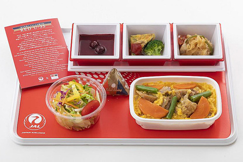 JAL、国際線プレエコ/エコノミークラスの機内食「RED U-35」新メニュー