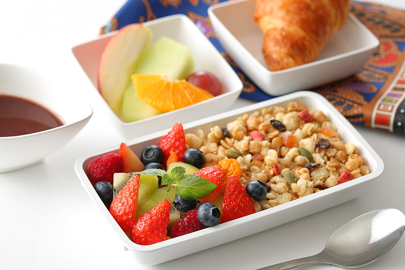 機内食「なでしこスペシャル」の朝食で提供する「アサイーボウル」