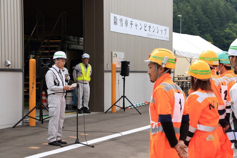 室蘭・苫小牧・札幌・岩見沢・旭川・帯広の6事業所から集まった雪氷作業（除雪作業）の精鋭たち