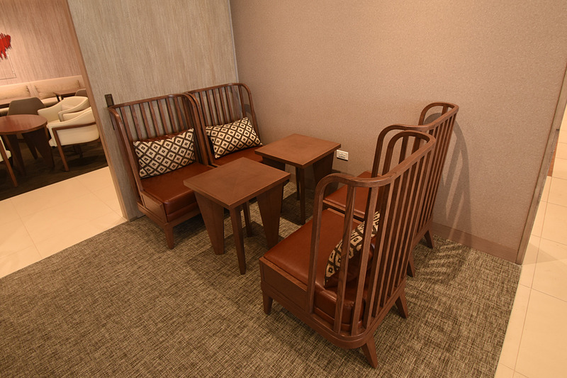 時間帯によっては窓の外にJAL便が複数見えることもあるという