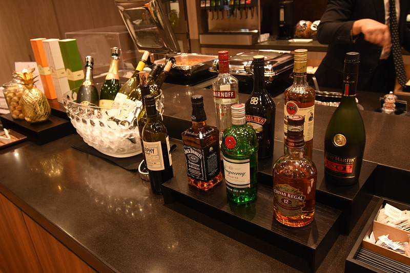 アルコールは缶ビールやワイン、ウィスキーなど。ワインはアメリカ産にこだわった