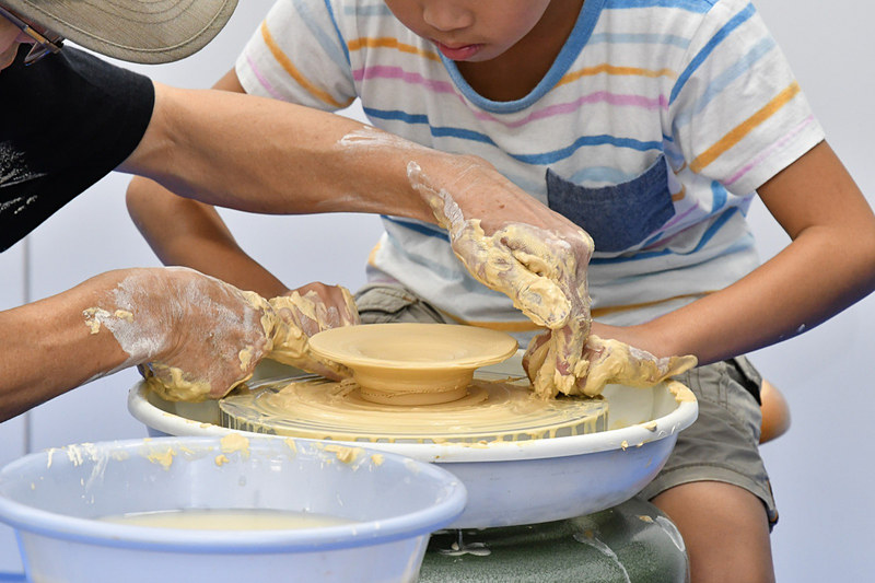 最後に糸を引いて切り取り、底面を作れば完成