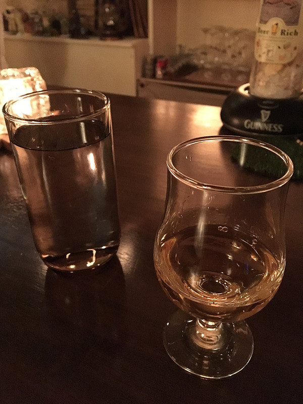 ウイスキーはストレートで