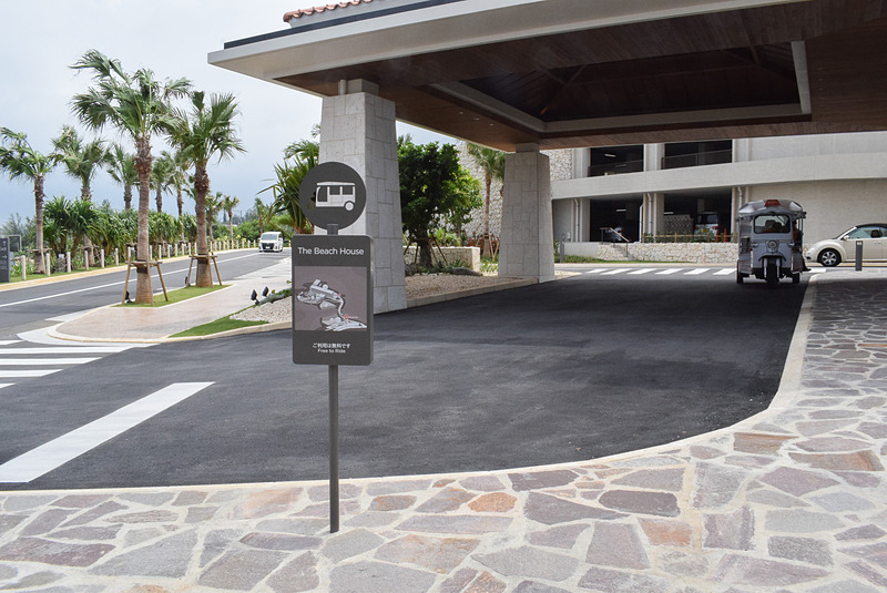 「ザ・ビーチハウス」のトゥクトゥク乗り場