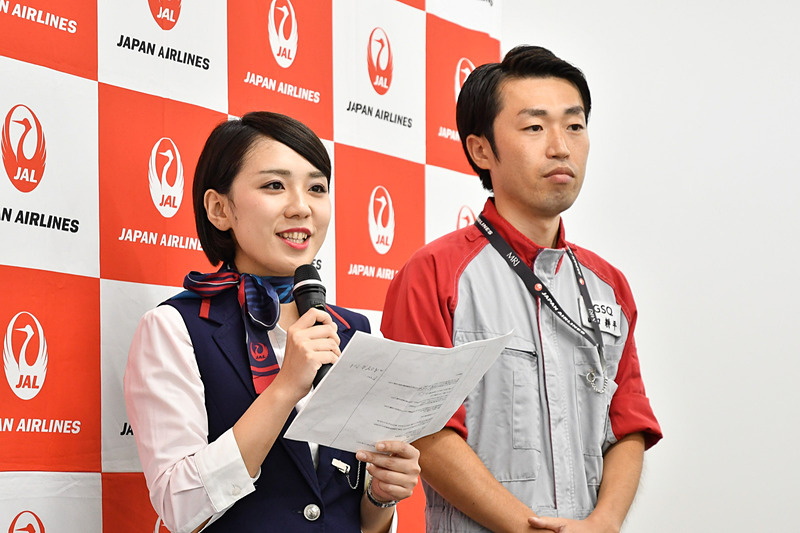 司会進行は、JAL福岡空港支店に所属するグランドスタッフの本多沙帆氏と、JALエンジニアリング 整備士の山口耕平氏