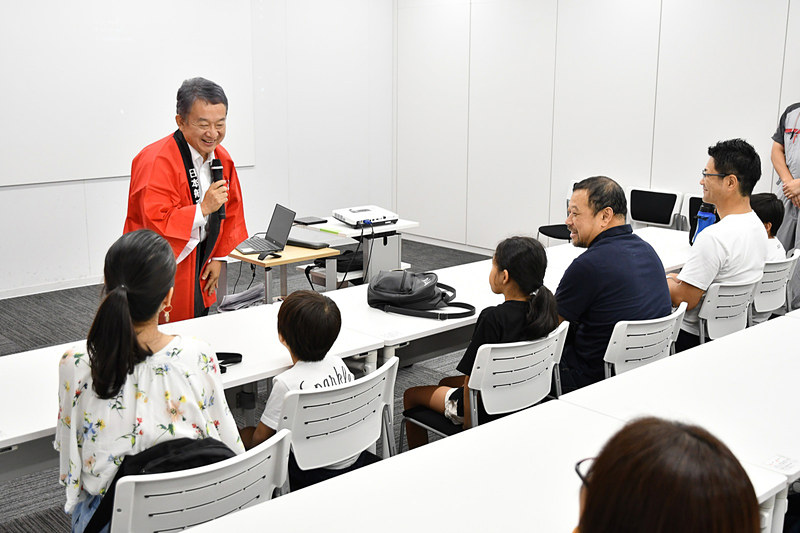 株式会社JALスカイ九州 代表取締役社長 扇山徹氏が会場を和ませる
