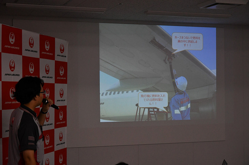 3問目は飛行機の燃料がどこに入っているか。貨物室、翼の中、胴体の後ろの3択。答えは翼の中