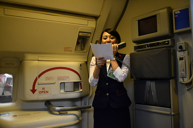 開会式で司会を担当していた本多氏が機内アナウンス