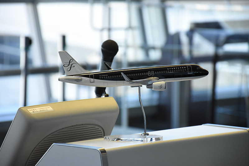 ゲート前のカウンターにはモデルプレーンが