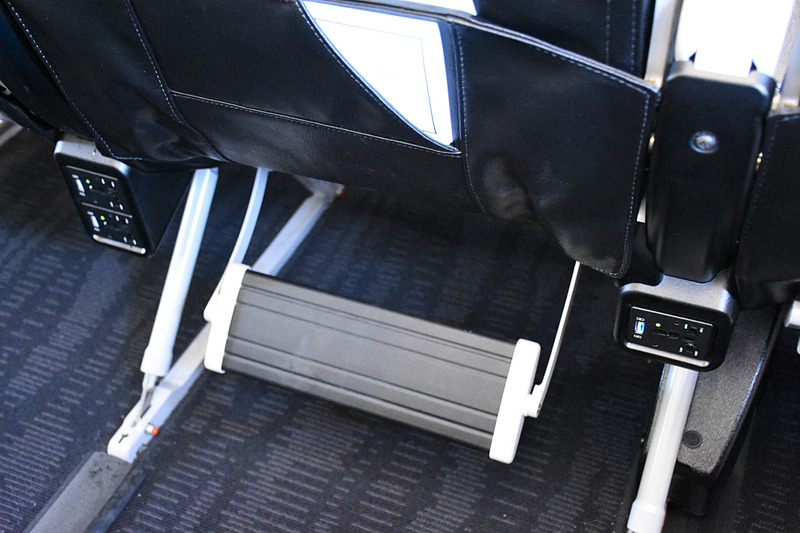 電源は各席に用意した