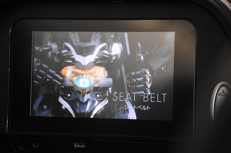 スターフライヤーマンの機内安全ビデオ